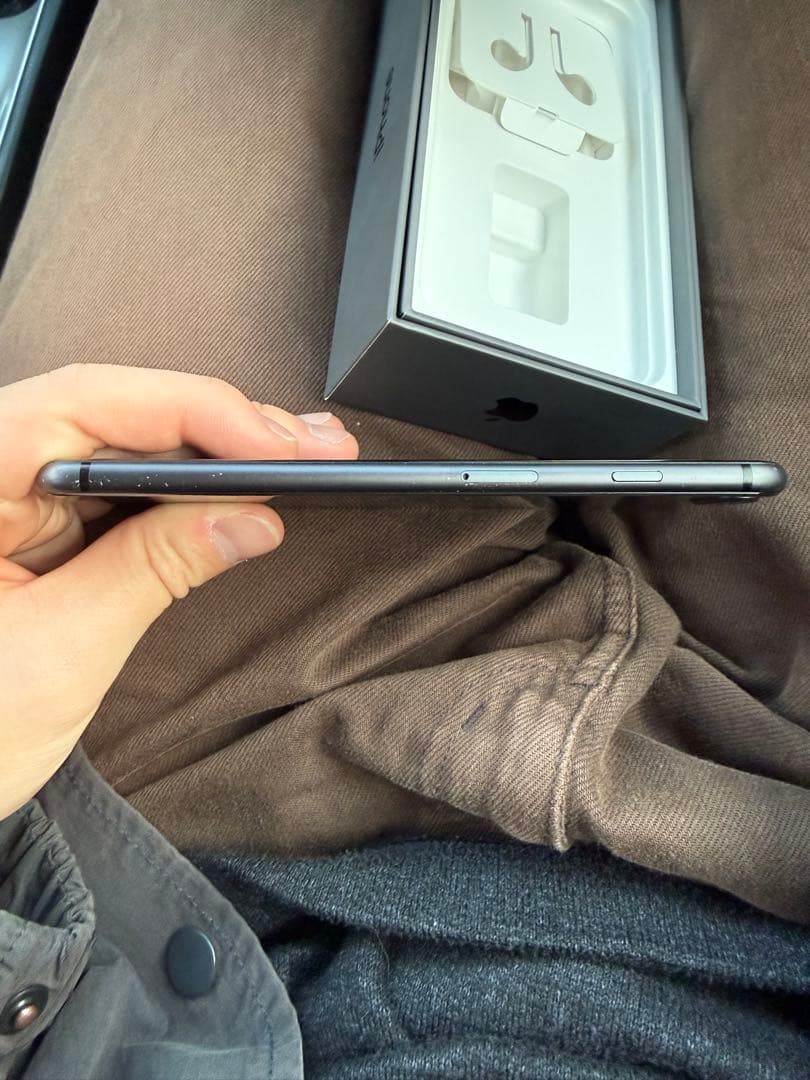 Apple iPhone 8 スペースグレー 本体 - メルカリ