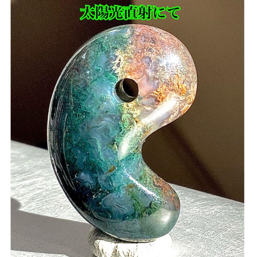 ✳国内の出雲めのう【碧玉】の最高峰勾玉でしょう‼️ 天然石 浮き草文様