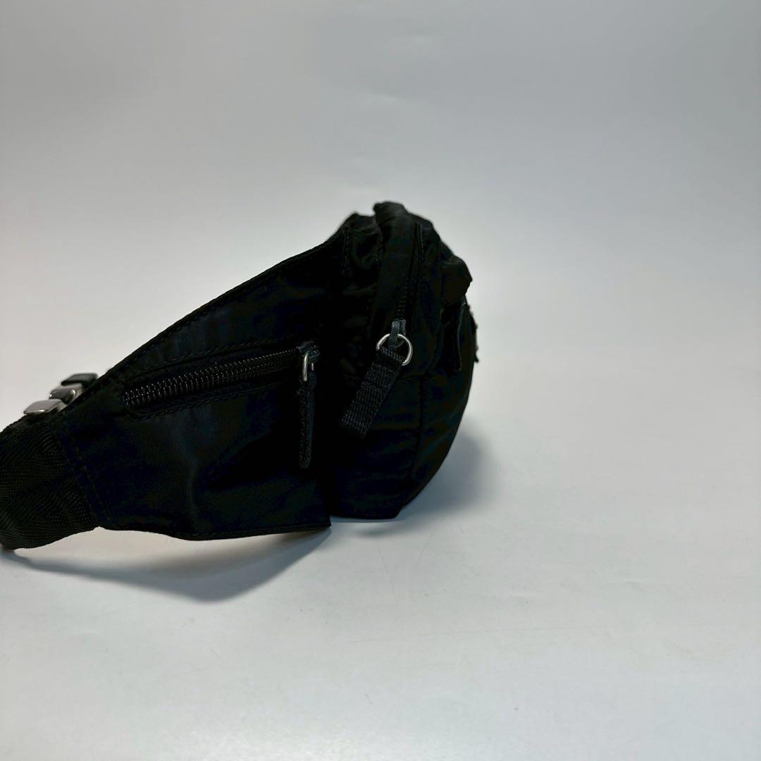 m61【極美品】プラダ 三角ロゴ ナイロン ブラックウエストバッグ