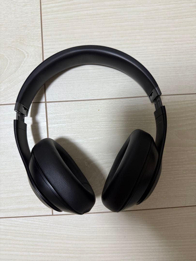 Beatsヘッドフォン J01608000003000-00-600x600.jpg
