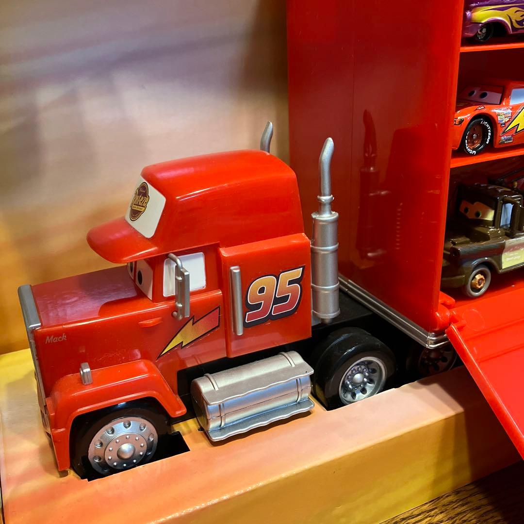 ディズニーストア カーズ マックトレーラー カーズミニカー15台セット