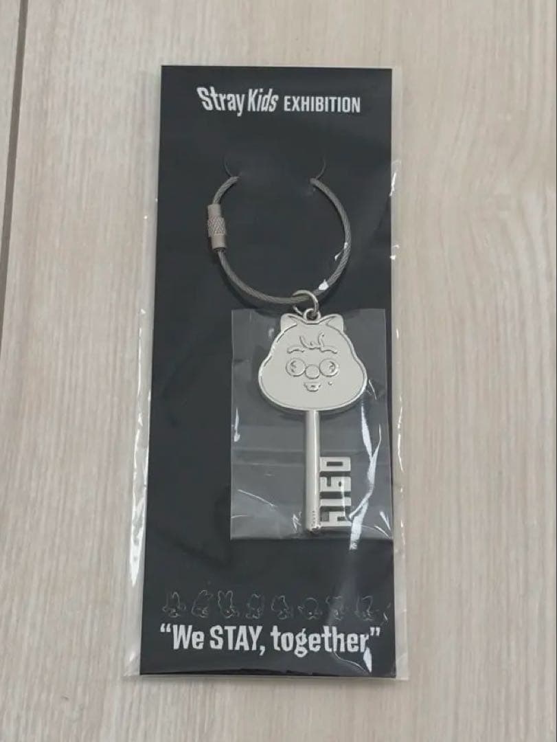 スキズ straykids 展覧会 EXHIBITION 鍵風 キーホルダー - メルカリ