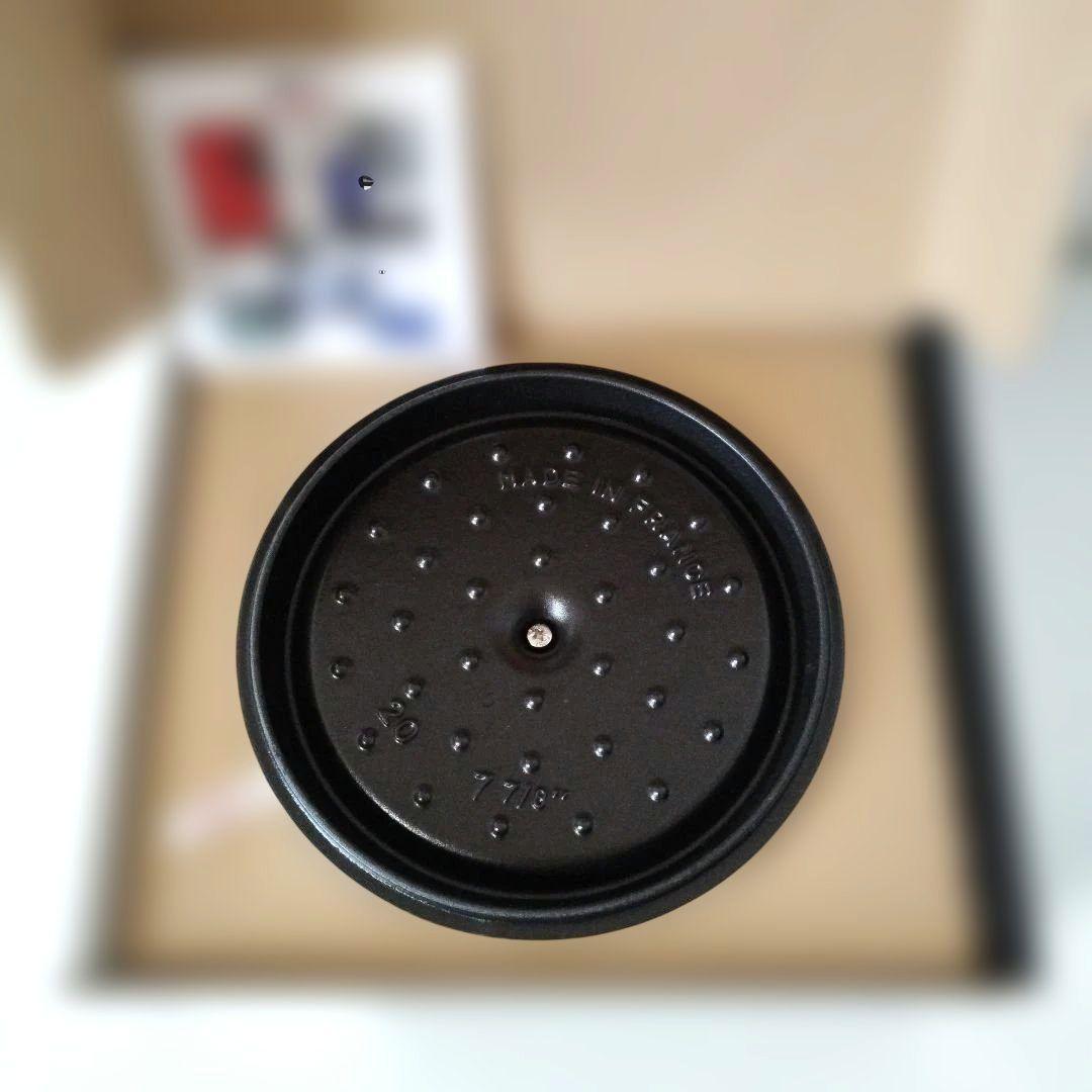 【staub 両手鍋】新品❗️ オーブン・IH対応など多用途　黒　2.2Ｌ