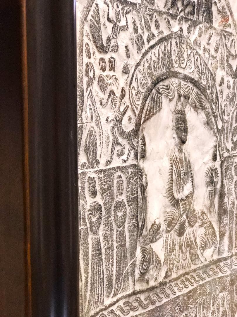 【 北魏石像拓本 額装 】　骨董　エンボス碑帖　67.5×55.5ｃｍ