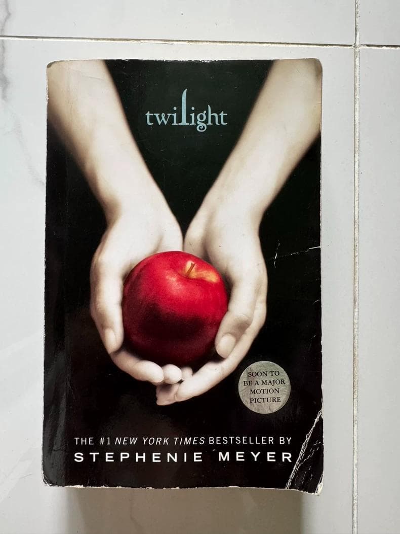洋書 Twilight by Stephenie Meyer Amazon.com: Twilight (The Twilight Saga Book 1) eBook : Meyer