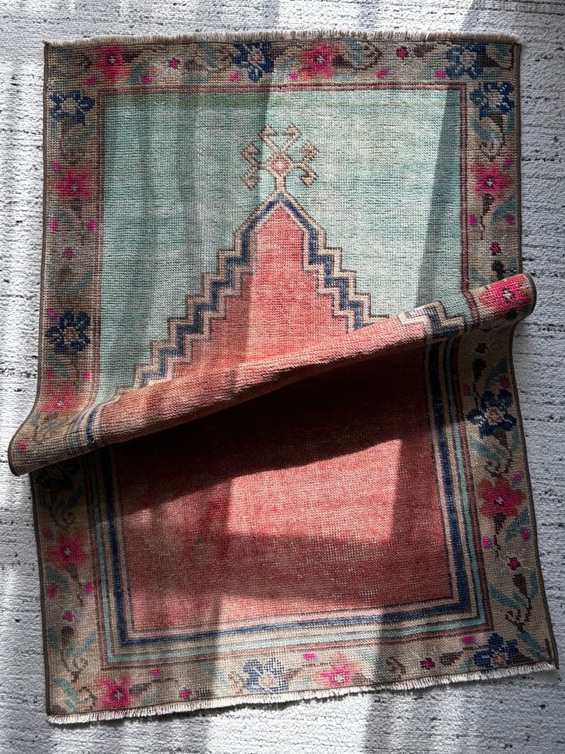 124×80 ミフラーブ　トルコ　ヴィンテージラグ　トルコラグ　ペールカラー 71×124ウール ベージュ×ブラウン パッチワーク トルコヴィンテージラグ