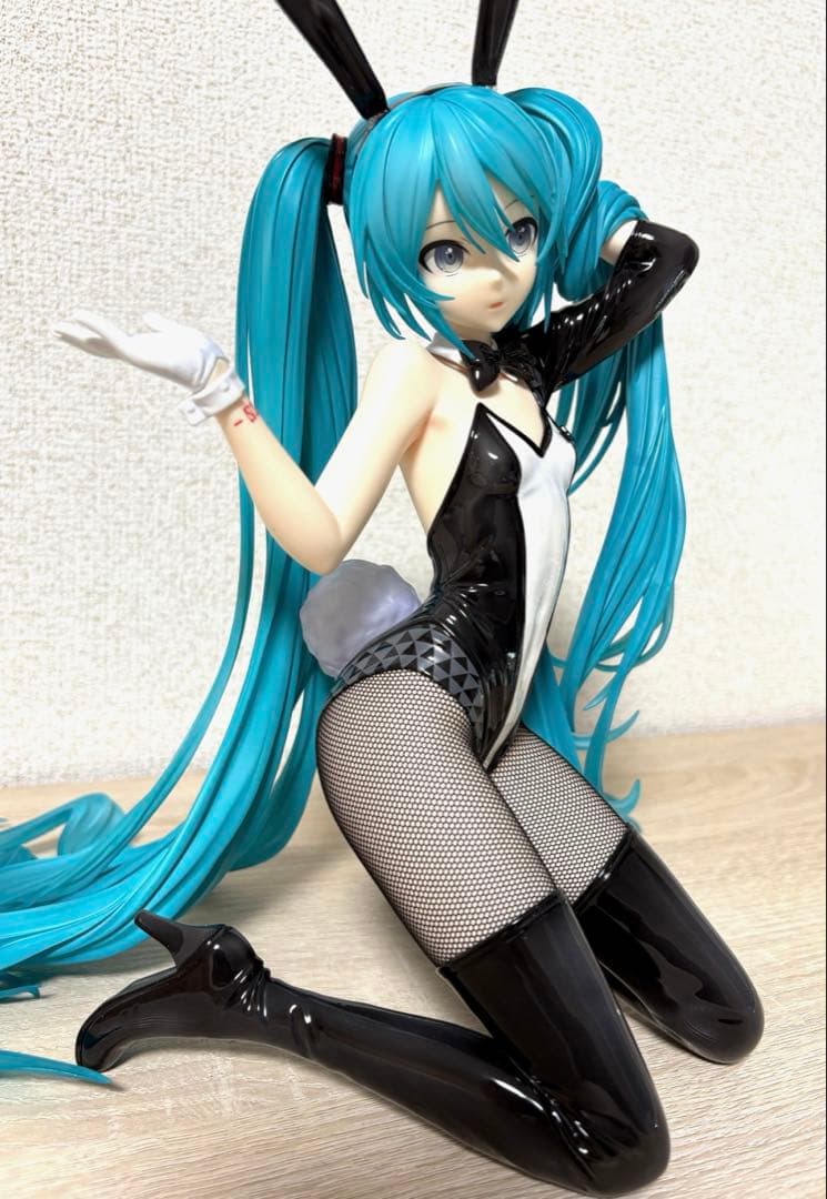 初音ミク バニーVer. / Art by 三目YYB フリーイング フィギュア