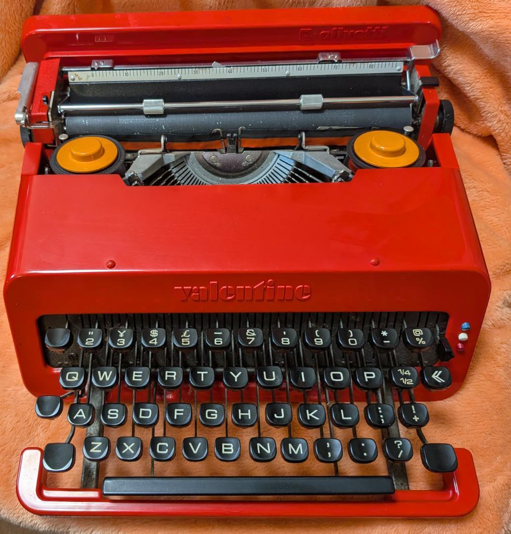 ★*で様 Olivetti Valentine オリベッティ バレンタイン タイ オリベッティ・バレンタイン(Olivetti Valentine)タイプライタ－
