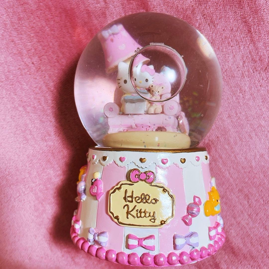 希少レア　ハローキティ　スノーグローブ　スノードーム　2013 サンリオ Amazon.co.jp: サンリオ(SANRIO) スノーグローブM （ハローキティ50