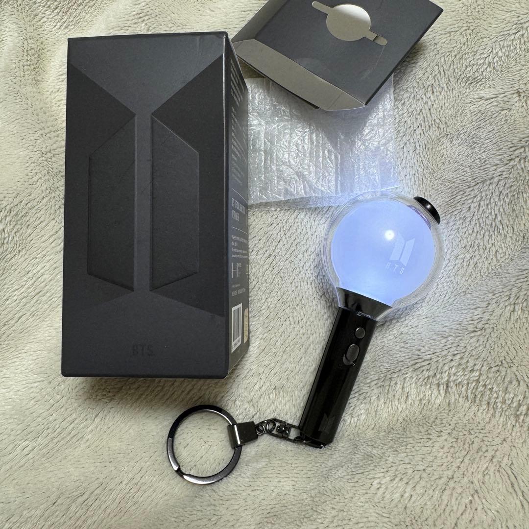 公式 BTS ミニペンライト アミボム キーリング - メルカリ