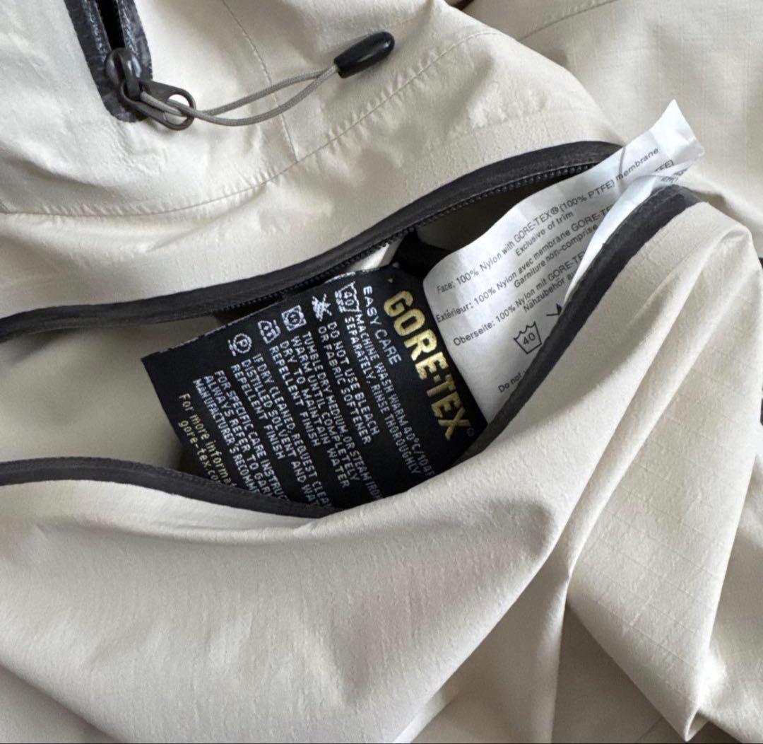 ARC'TERYX ホワイト プルオーバー ナイロンジャケット アノラック