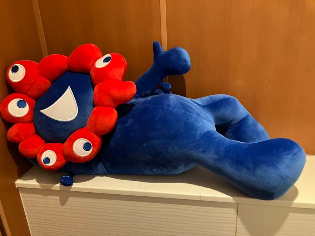 ミャクミャク】大阪万博限定 EXPO2025 寝そべりぬいぐるみ 1等 - メルカリ