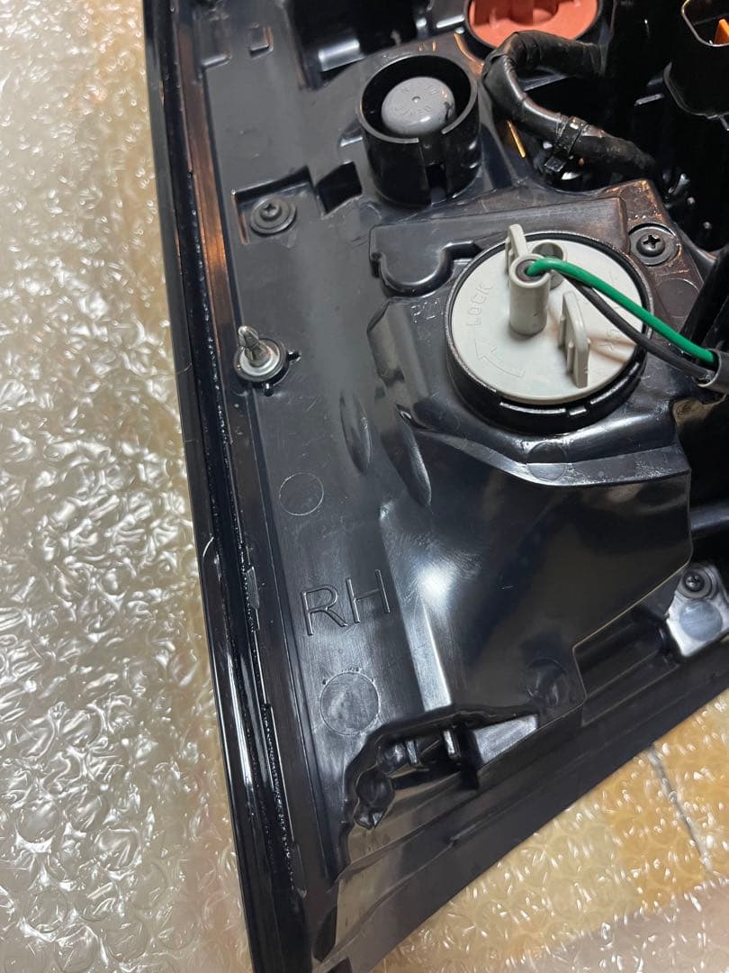 KZ14様専用 三菱 デリカd5 右テールランプ 8330B138 - メルカリ