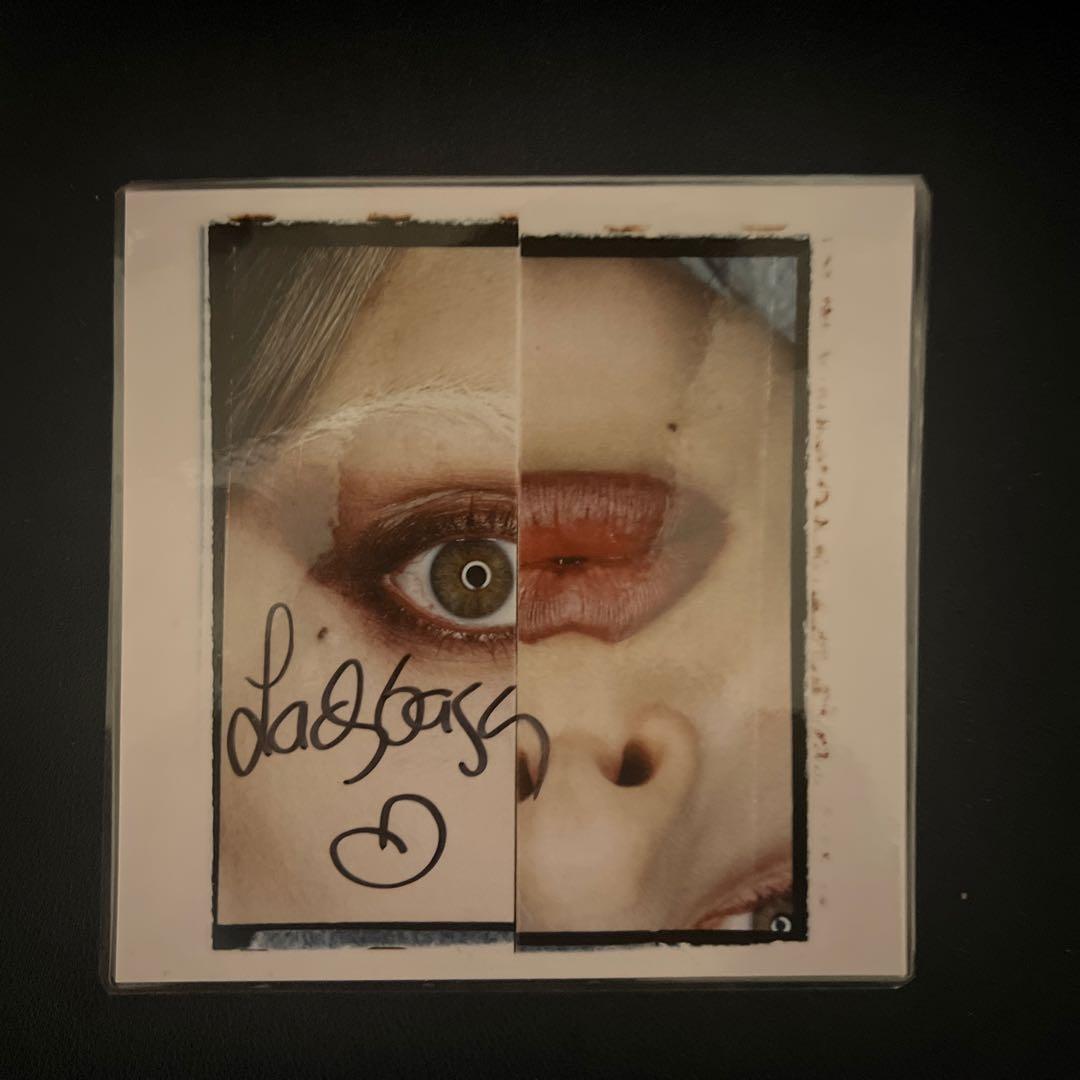 Lady Gaga Mayhem 直筆サイン入り　アートカード レディーガガ Lady Gaga Mayhem 直筆サイン入りアートカード - メルカリ