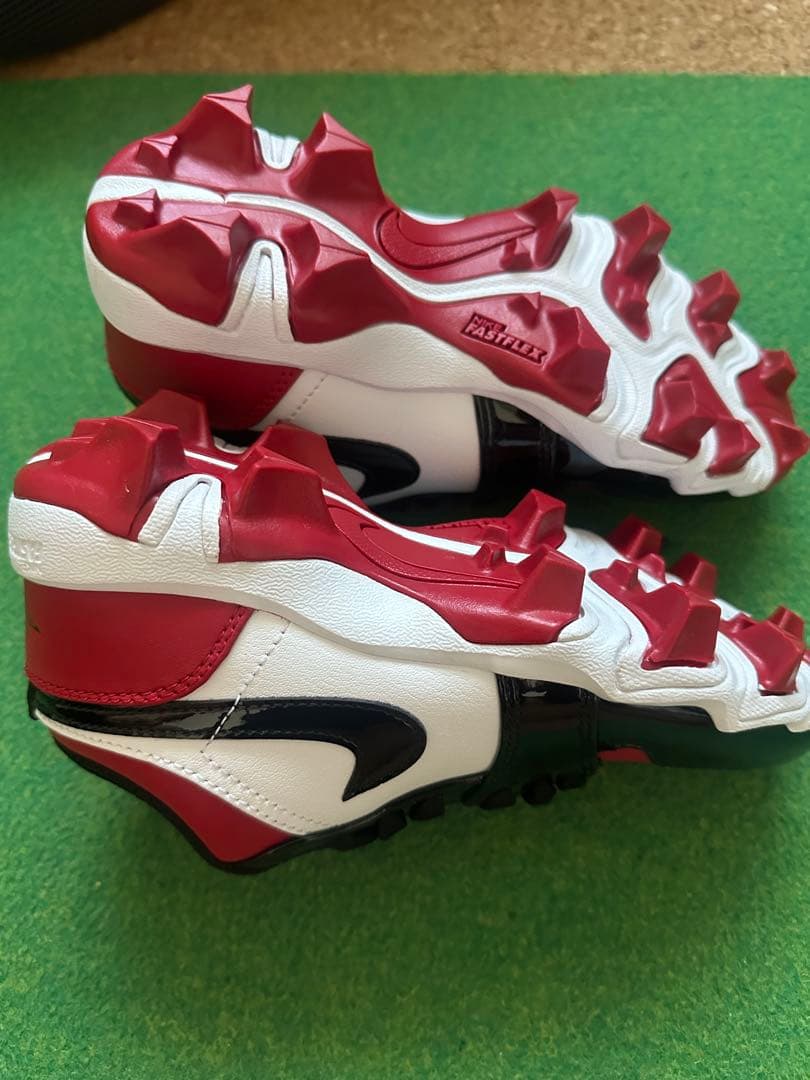 劇レア 日本未発売 少年野球スパイク ジョーダン赤黒白 21cm