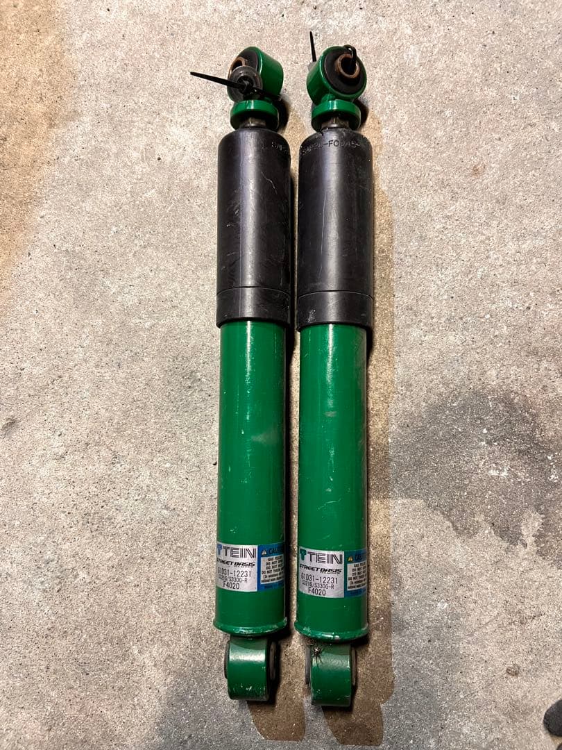 アトレー 300系　TEIN STREET BASIS リアショックとリアバネ TEIN（テイン） STREET BASIS Z GSD30-81BS2 ネジ式 減衰力固定式