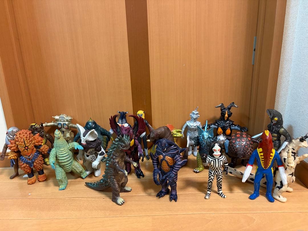 特撮 怪獣 フィギュア セット 多数 - メルカリ