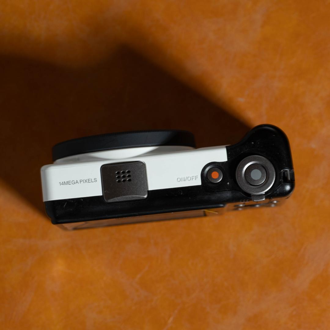 可愛いすぎるコンデジ】PENTAX optio RZ10 ホワイト - メルカリ