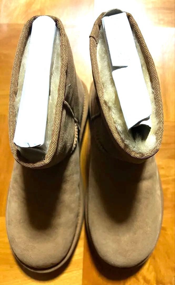 【新品未使用】UGG クラシックミニ　ブーツ　US7（24.0cm）