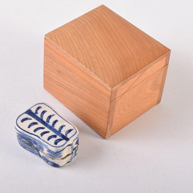 中国　成化年製款　青花　蓋物　時代箱　V　8094 中国 成化年製款 青花 蓋物 時代箱 V 8094 - メルカリ