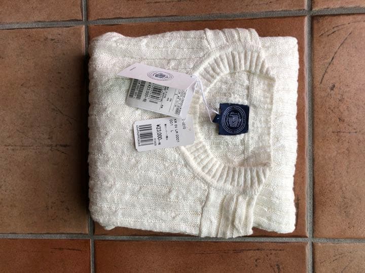 気にいって購入しましたがサイズが合わなかったので出品します