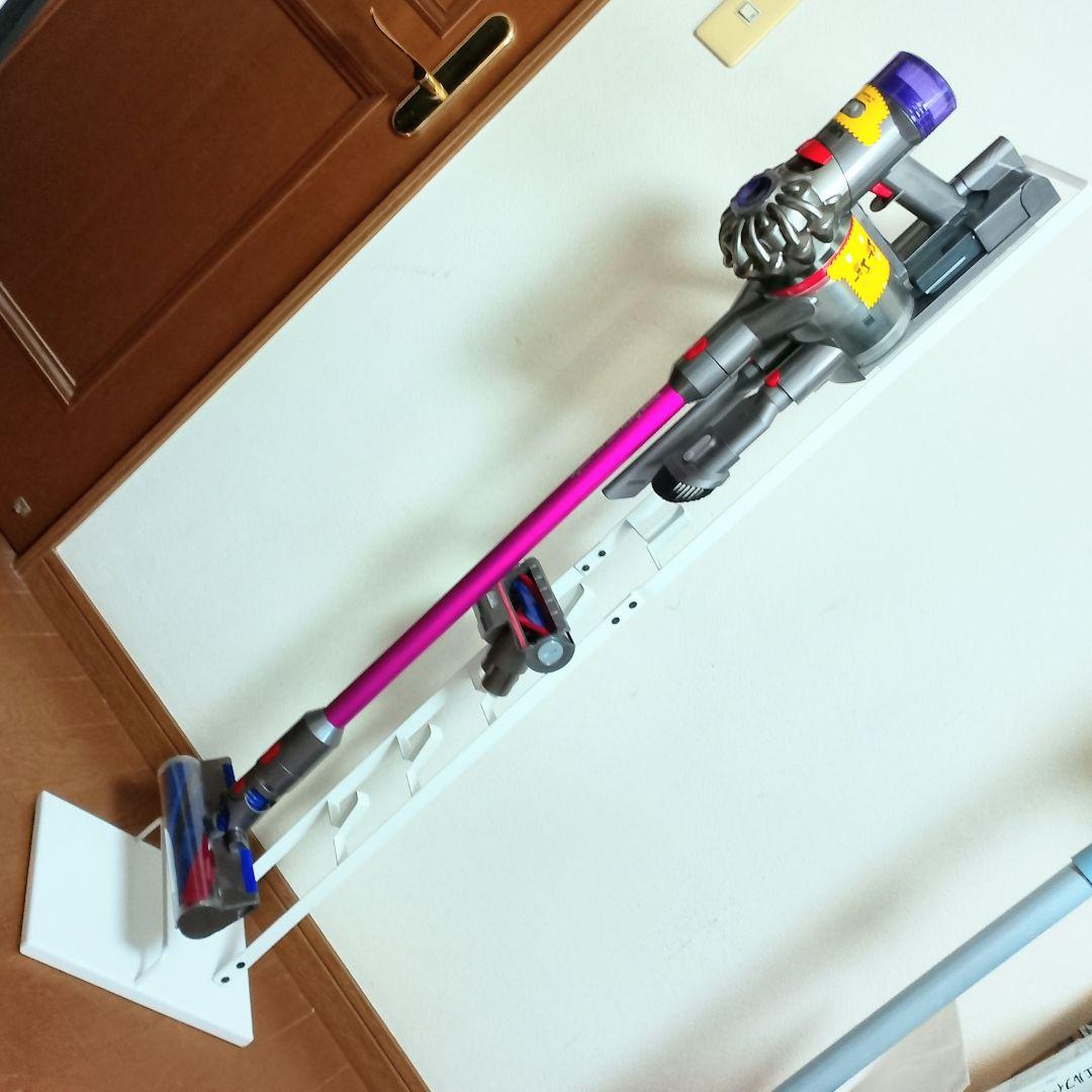 Dyson　V8 slim fluffy extra + スタンド付き Dyson Dyson V8 Slim Fluffy Extra【本体質量2.15kg/最長40分/トリガー