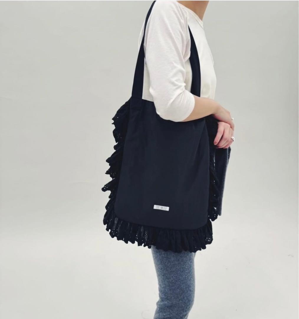 【エディットフォールル】レースフリルバッグ　ブラック EDIT. FOR LULU（エディットフォールル）の「レース フリルバッグ