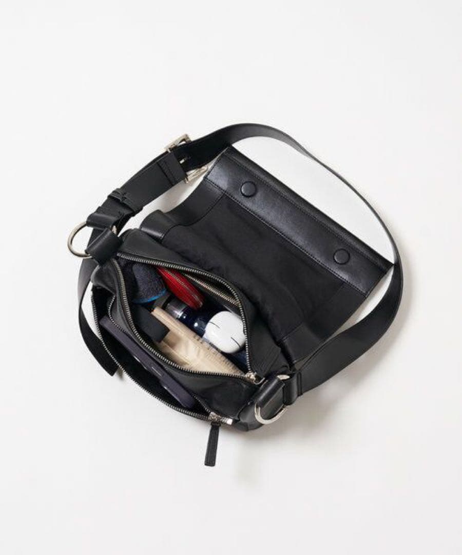 新品未使用 ビアズリー レザーボディバッグ ブラック 2025 今期 - メルカリ