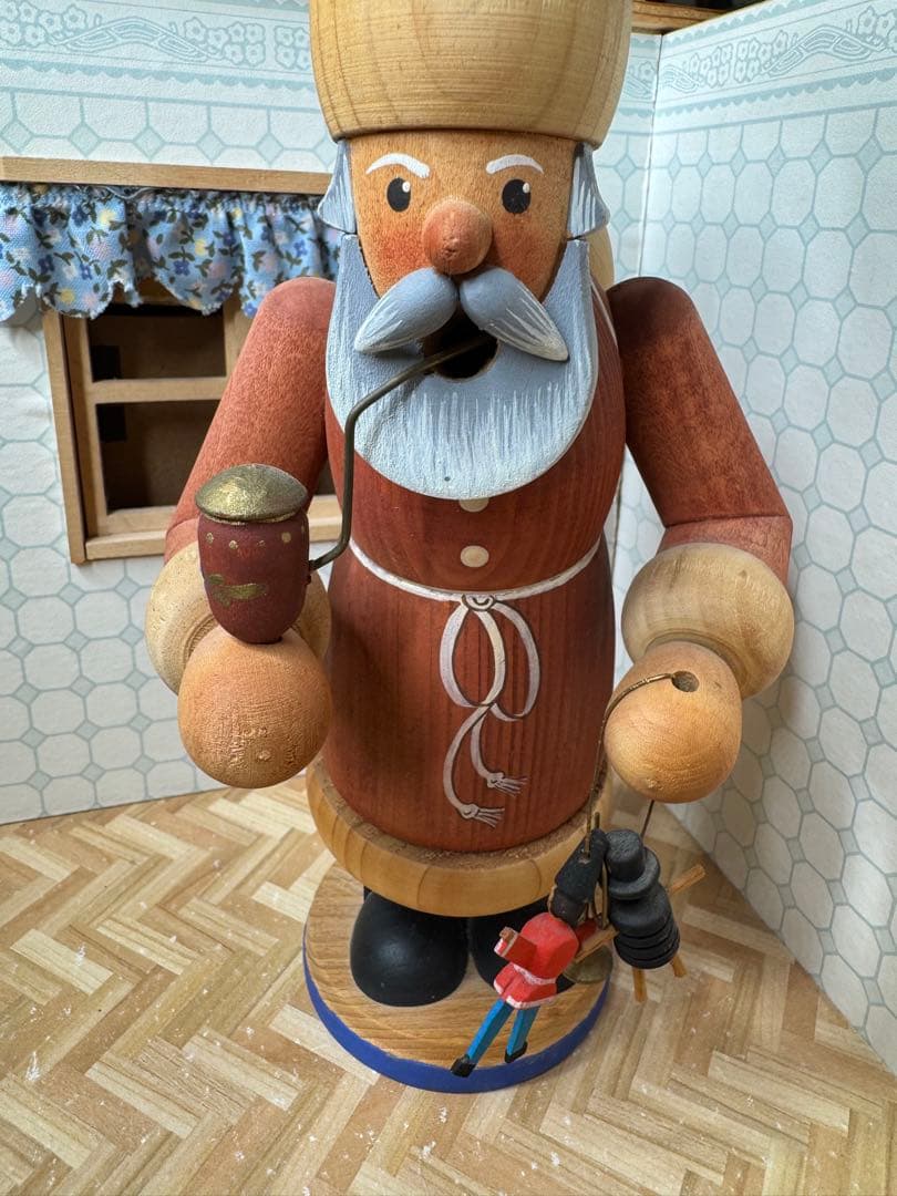 ドイツ　ザイフェン　ディットマン　煙出し人形 ヒュヒトナー工房の煙出し人形 優しい煙で、ほのかにスモーキー ドイツ