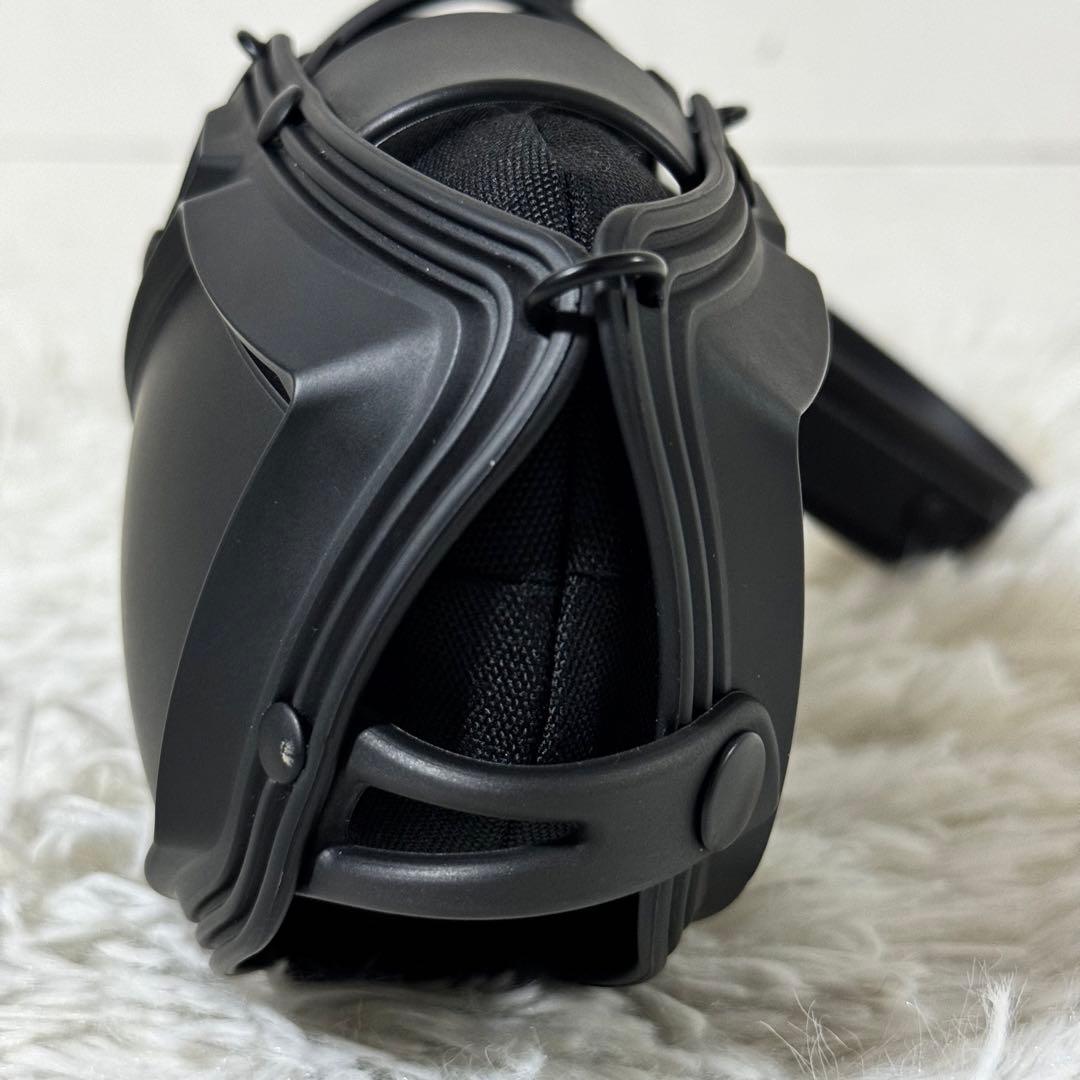 新品未使用✨INNERRAUM panelled phone pouch 完売品 - メルカリ