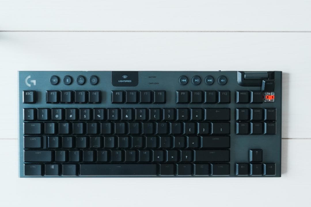 Logitech G915 TKL 赤軸 英語配列 - メルカリ
