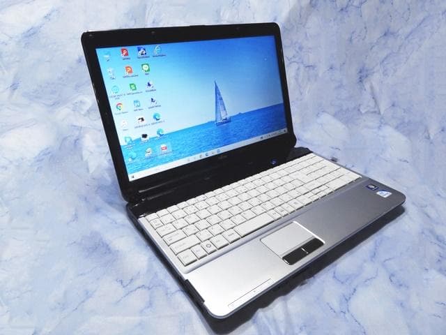AH530/2B　学生・初心者の方に LIFEBOOK AH AH530/3A FMVA533AB シャイニーブラック FUJITSU