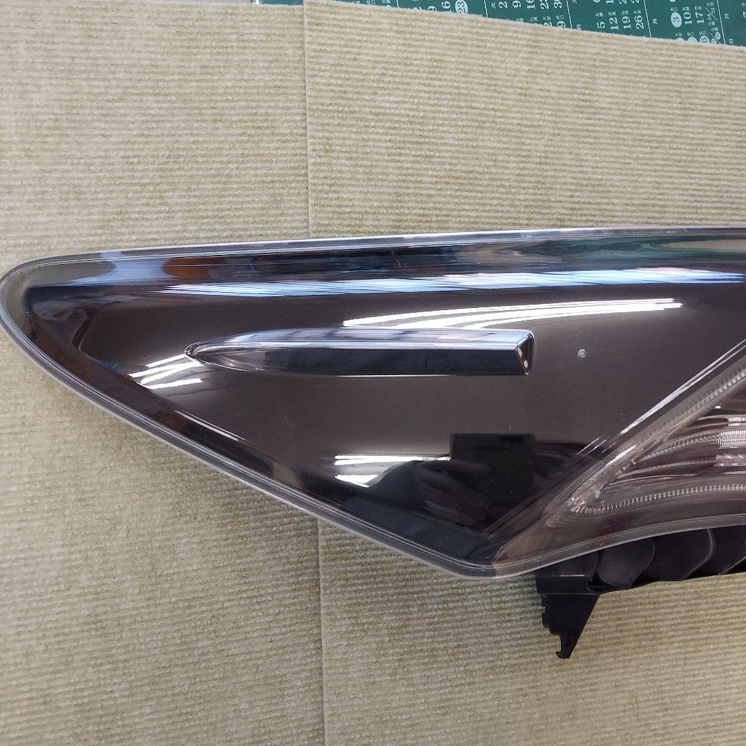 トヨタ純正 60ハリアー 左外側テールランプ 81561-48332 - メルカリ