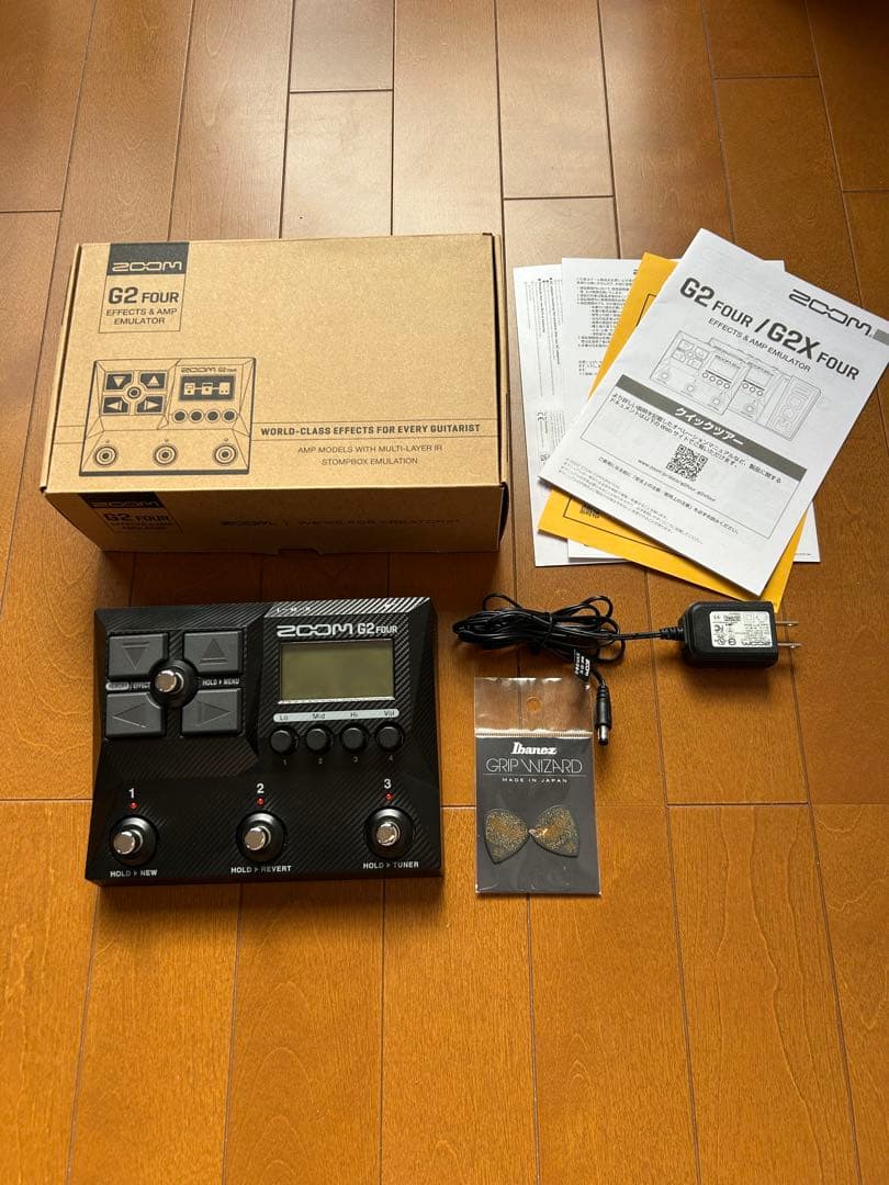美品　ZOOM G2 FOUR マルチエフェクター　Ibanezピック2枚付き ZOOM G2 FOUR ギター用マルチエフェクター＆アンプエミュレーター