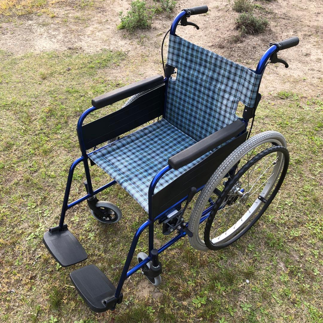 青とチェック柄 自走用車椅子
