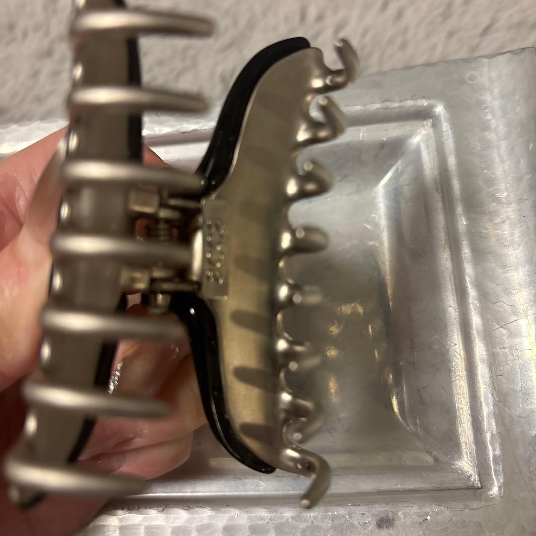 acca Mサイズ 黒 シルバー クリップヘアアクセサリー