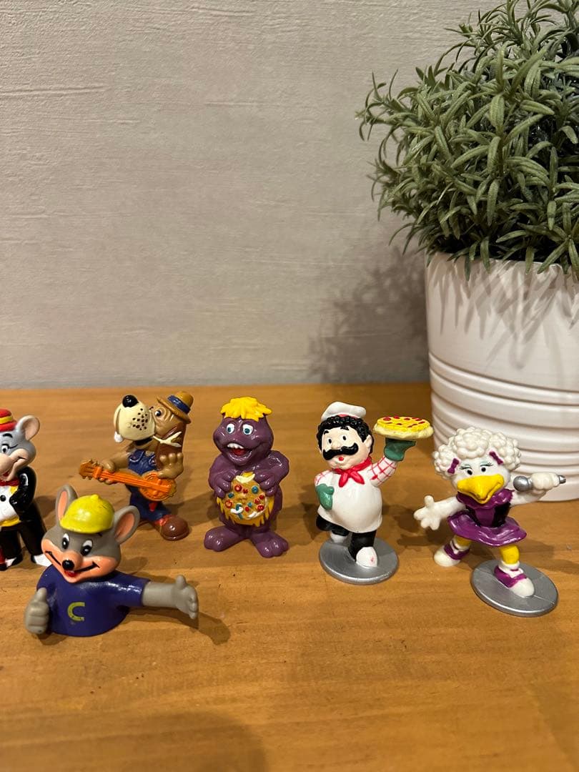 レア チャッキーチーズ Chuck E. Cheese フィギュア PVC - メルカリ