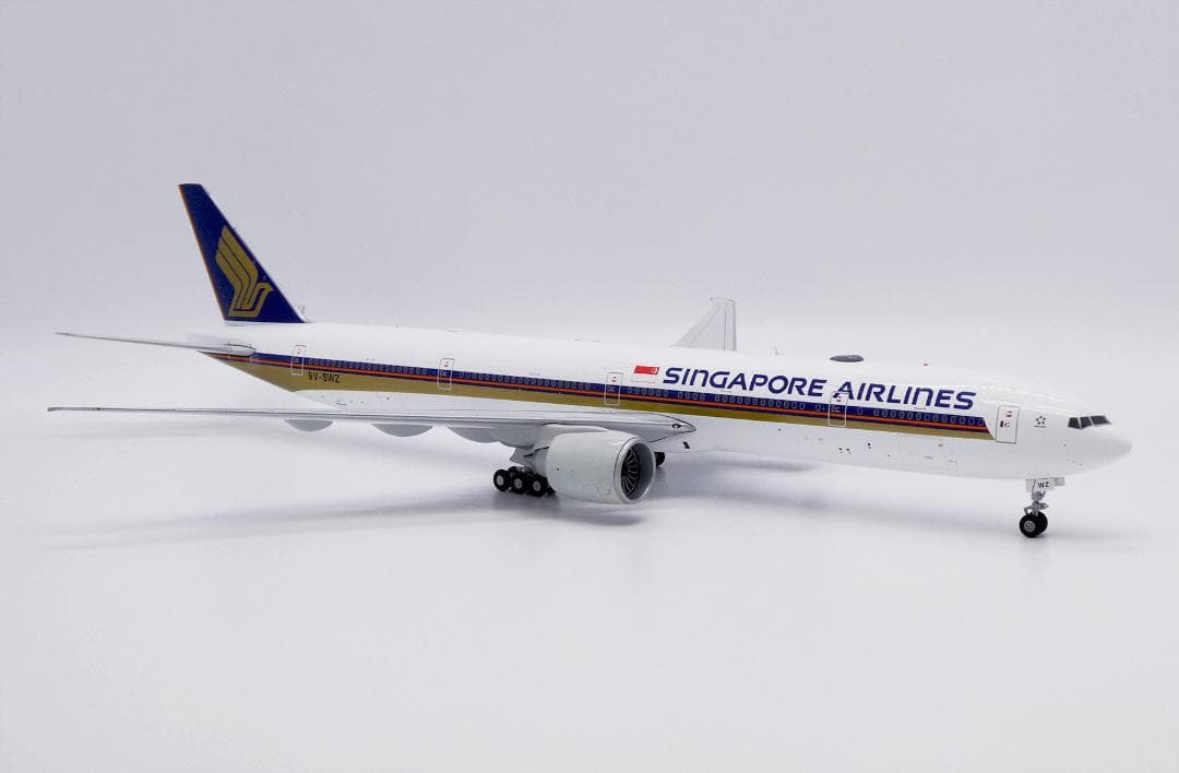 シンガポール航空 777-300ER 9V-SWZ 1/200 JC Wings 777-300ER Singapore Airlines 9V-SWZ 1/200[EW277W010]
