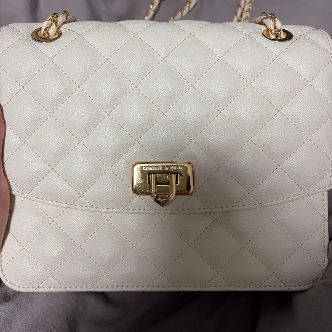 一度使用】CHARLES & KEITH キルティングチェーンショルダーバッグ