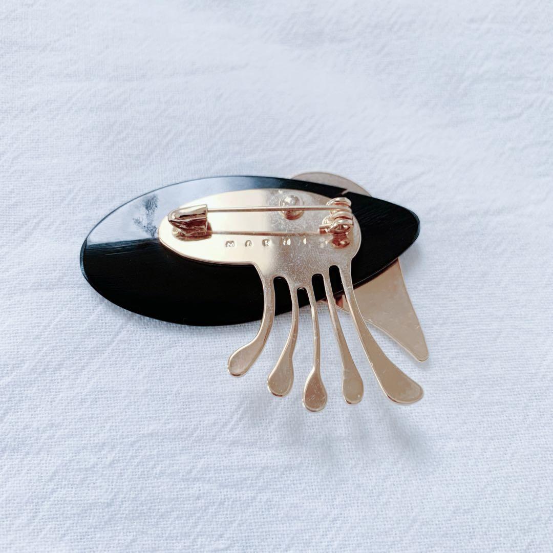 新品】marni マルニ デザイン ブローチ アクセサリー - メルカリ