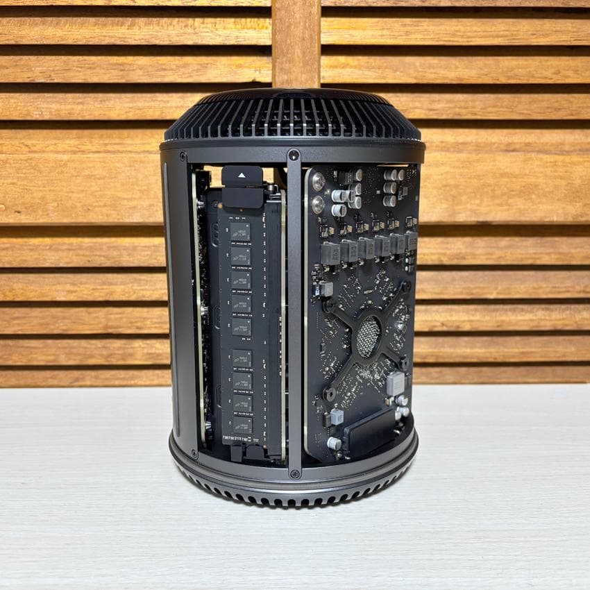 Mac Pro(Late 2013)　 3.5GHz・32GB・500GB