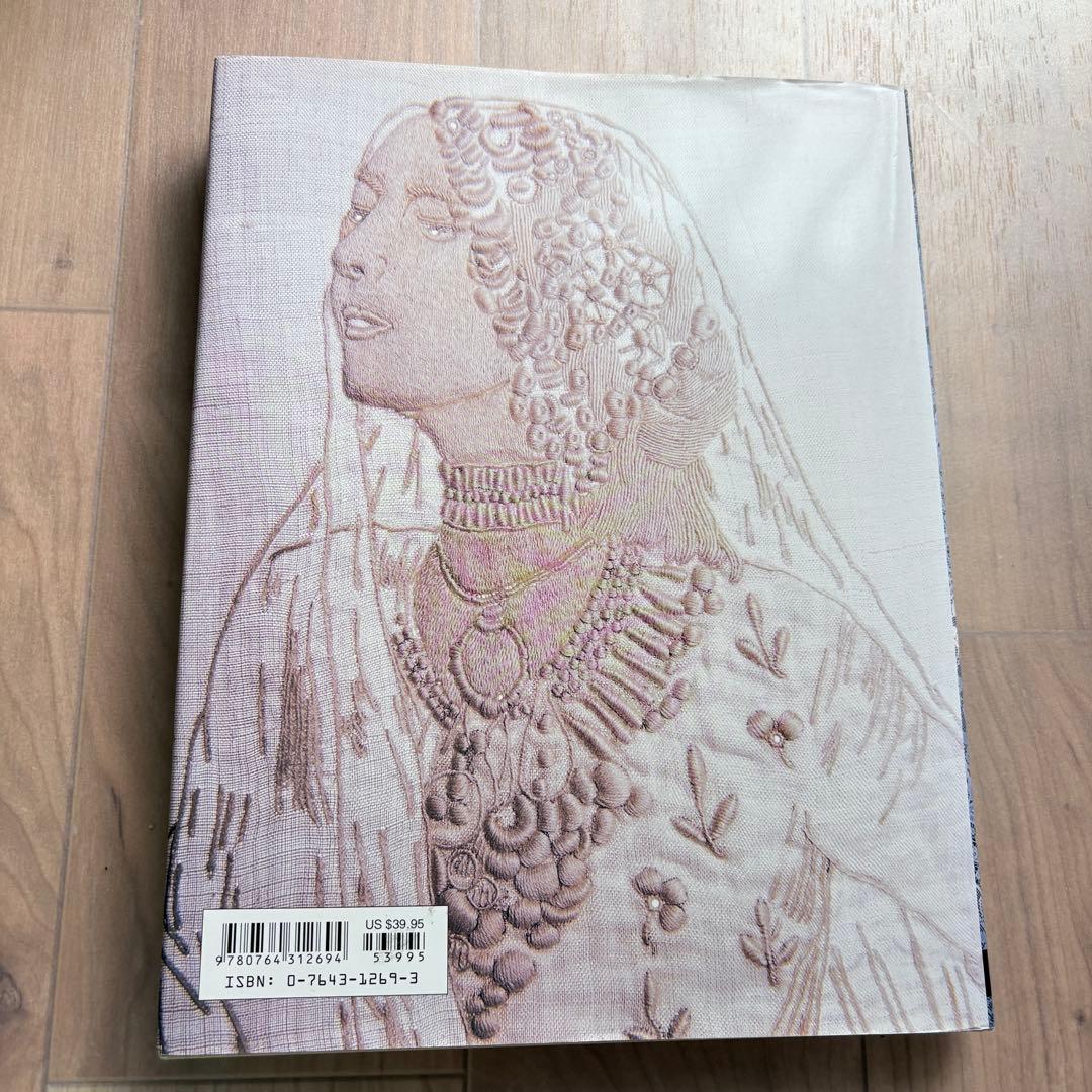 洋書】Graced by Lace: アンティークリネンとレースのガイド - メルカリ