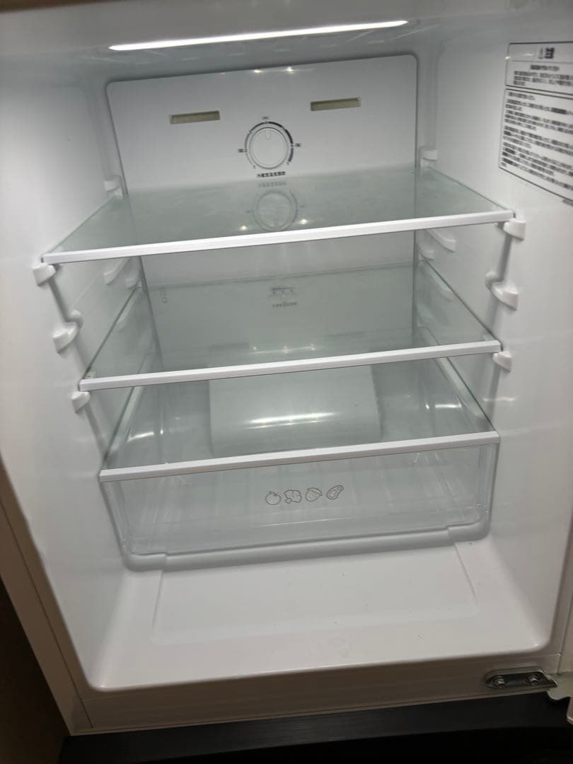 Hisense ホワイト冷蔵庫 ガラス棚3段