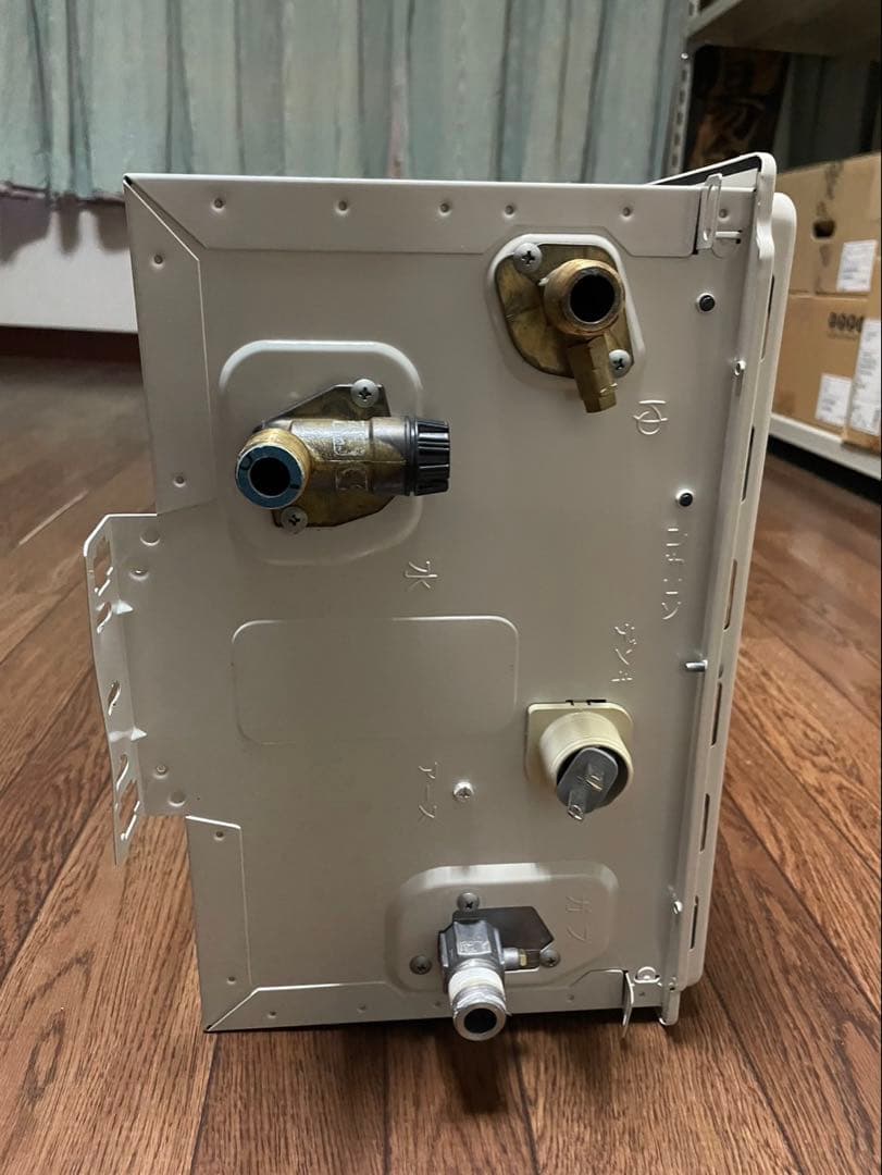 中古(1年半使用) PURPOSE ガス給湯器 GS-2402W-1 ホワイト - メルカリ