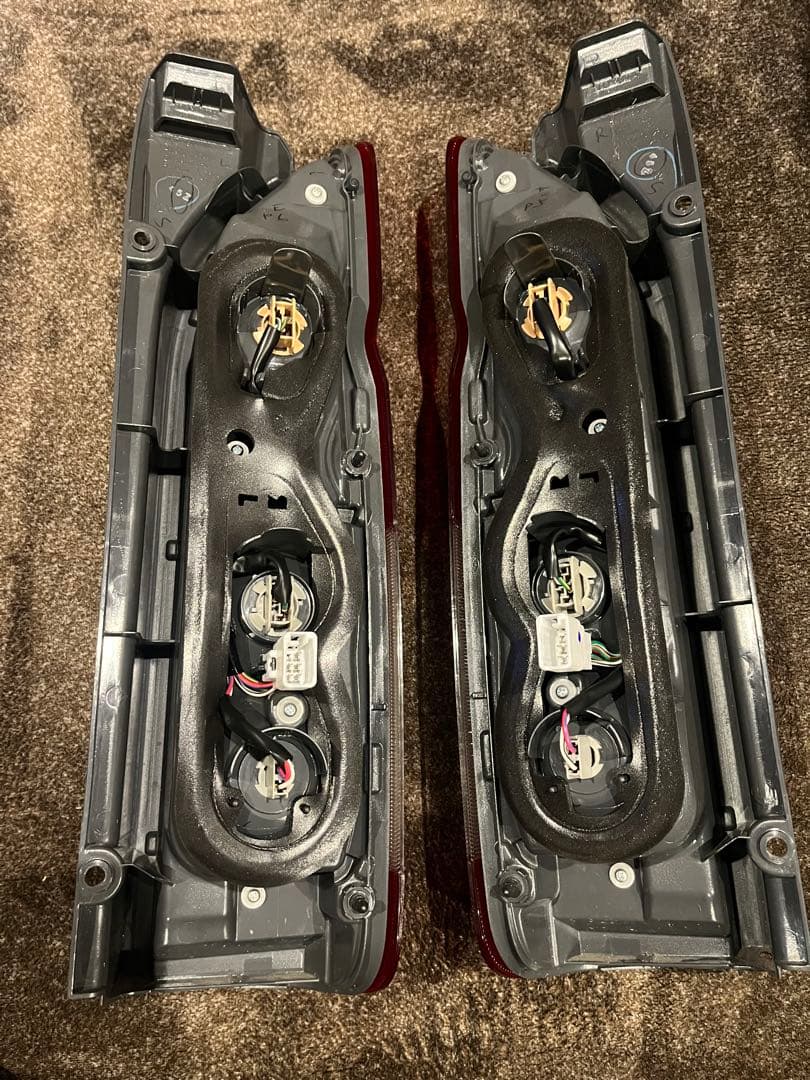 《いく》ハイエース　テールランプ　社外LEDセット