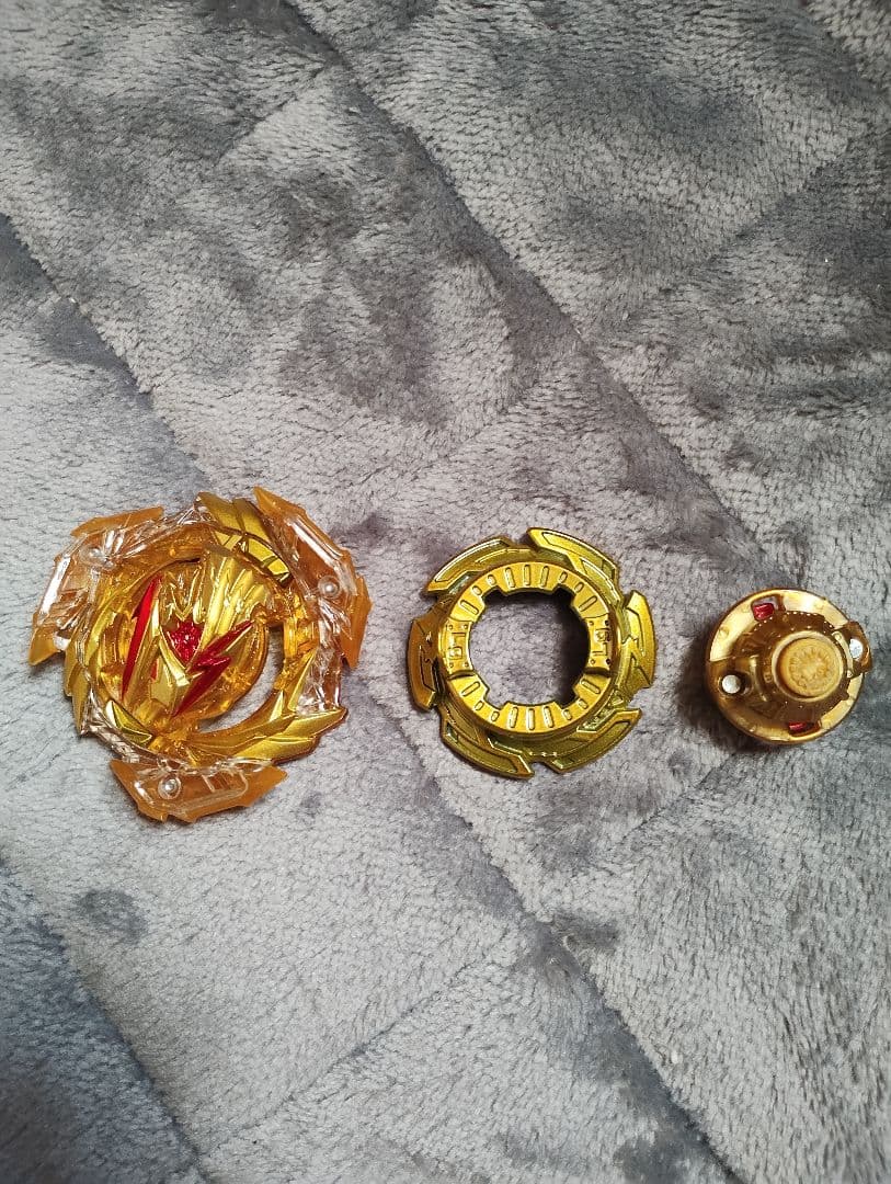 ベイブレードバースト　アルティメットヴァルキリー　ゴールド WE GOT THE SECRET RARE! | GOLD Ultimate Valkyrie & Random Booster