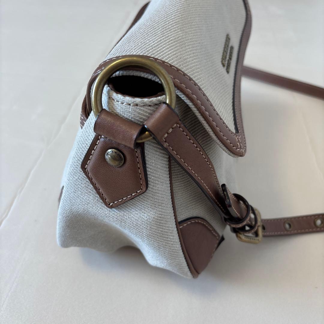 バーバリーブルーレーベル キャンバス×レザーショルダーバック 斜め