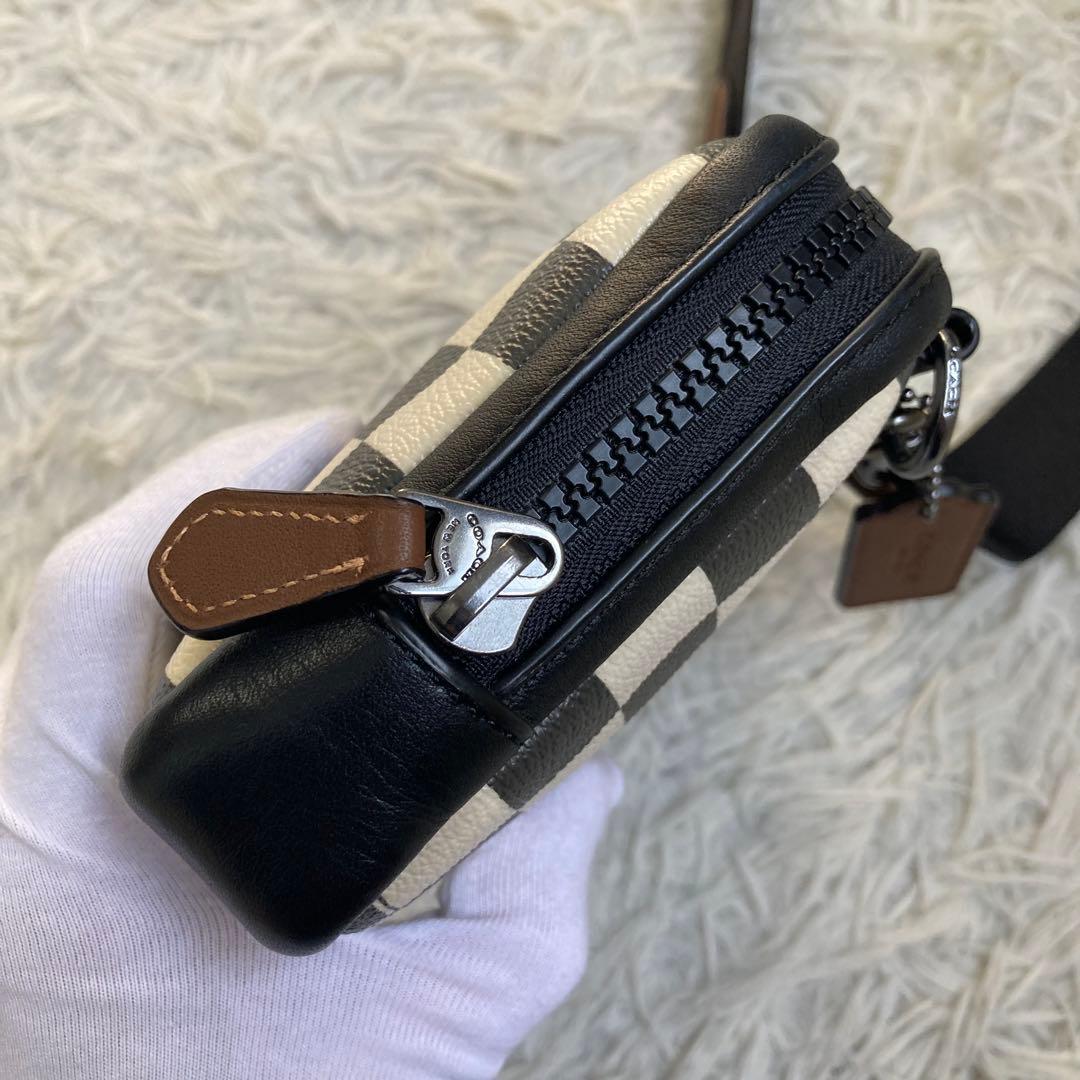 チェッカー クロスボディー C6775 チョーク×ブラック カメラバッグ 白 黒