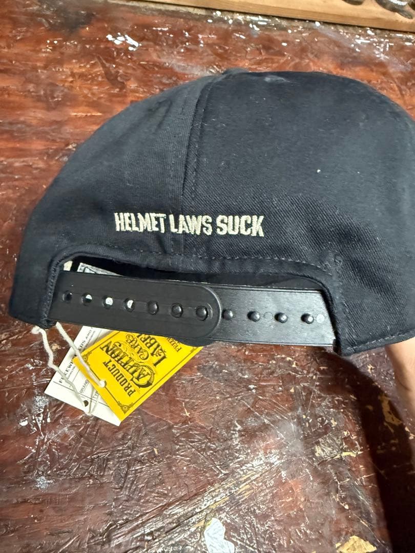 フリーホイーラーズ キャップ HELMETLAWSSUCK モーターサイクロン