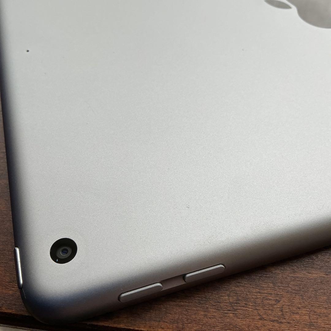 Apple iPad本体第6世代32GBwifiモデル バッテリー最大容量68% - メルカリ